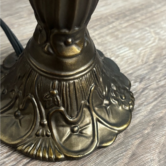 Tiffany style stained glass lamp - Picture 8 of 14